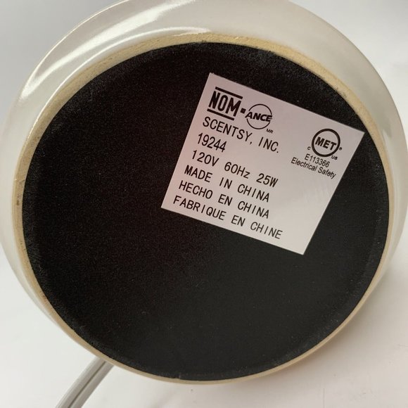 Scentsy BRIDE Full Size Wax Warmer Raised Roses Flowers Ivory Retired BASE ONLY - Picture 5 of 9